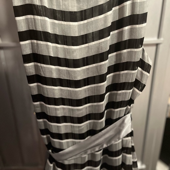 NY &CO sz : XL : stripes black white silver tie waist sleeveless blouse - Picture 9 of 14